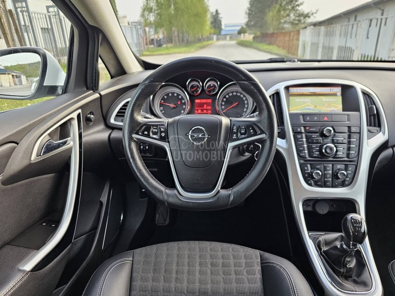 Opel Astra J GTC 1.4T  COSMO