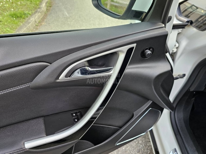 Opel Astra J GTC 1.4T  COSMO