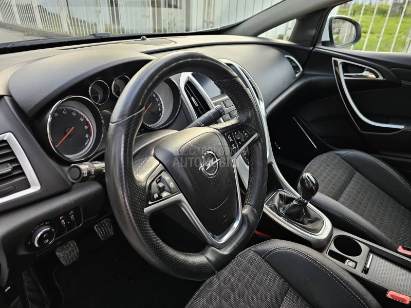 Opel Astra J GTC 1.4T  COSMO