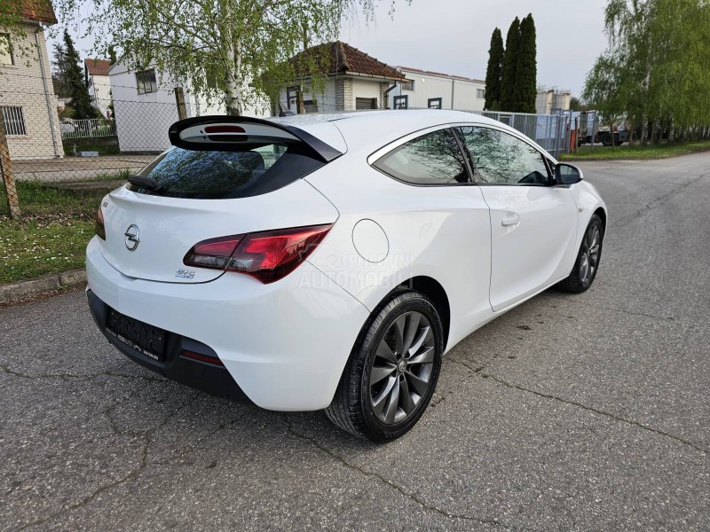 Opel Astra J GTC 1.4T  COSMO