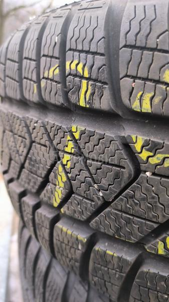 Pirelli 215/50 R18 Zimska