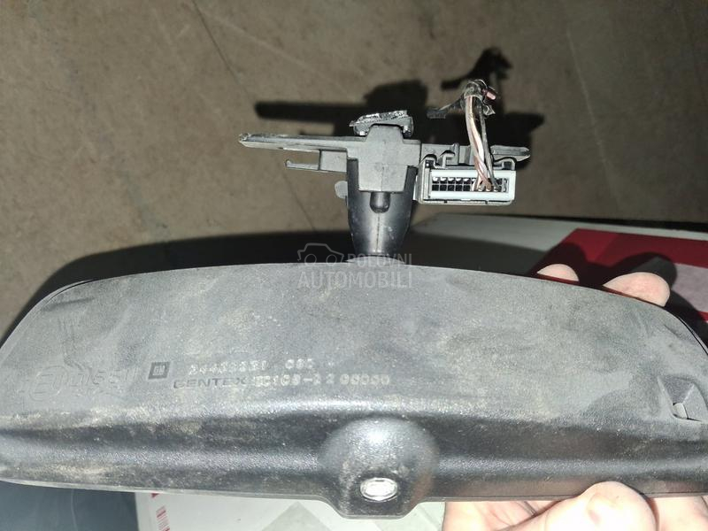 ogledalo i svetlo kabine