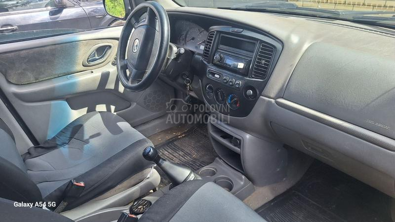 Mazda Tribute 2,0 i