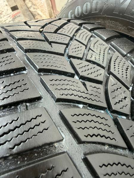 Goodyear 225/55 R17 Zimska