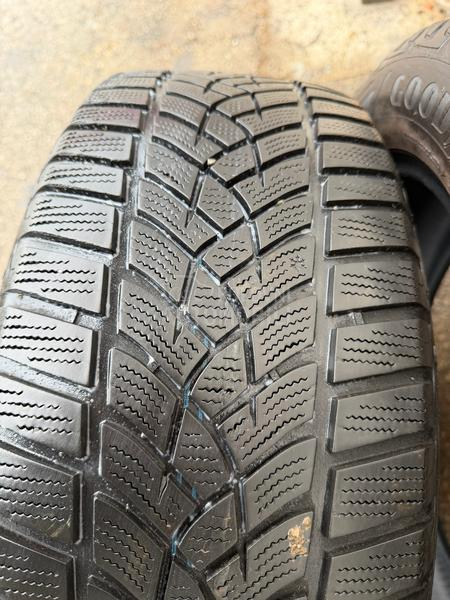 Goodyear 225/55 R17 Zimska