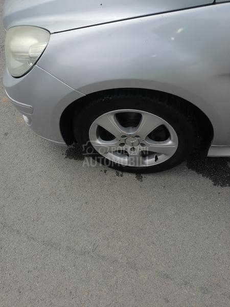 Mercedes Benz B 180 