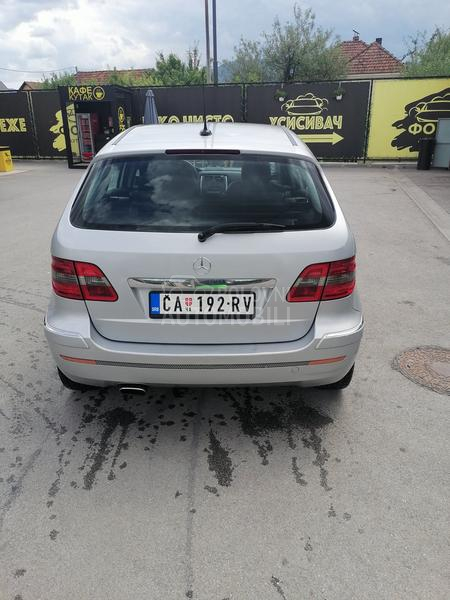 Mercedes Benz B 180 