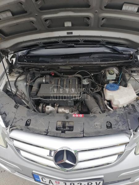 Mercedes Benz B 180 