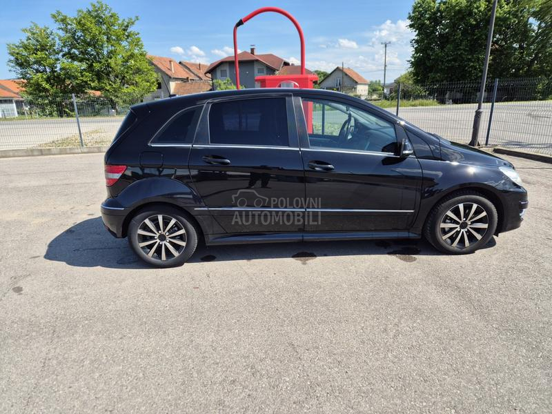 Mercedes Benz B 180 