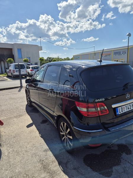 Mercedes Benz B 180 