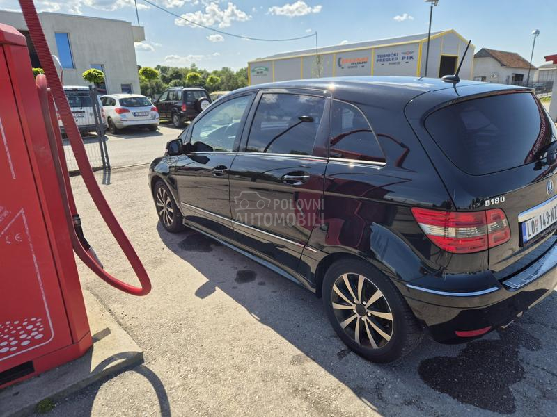Mercedes Benz B 180 