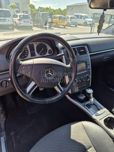 Mercedes Benz B 180 