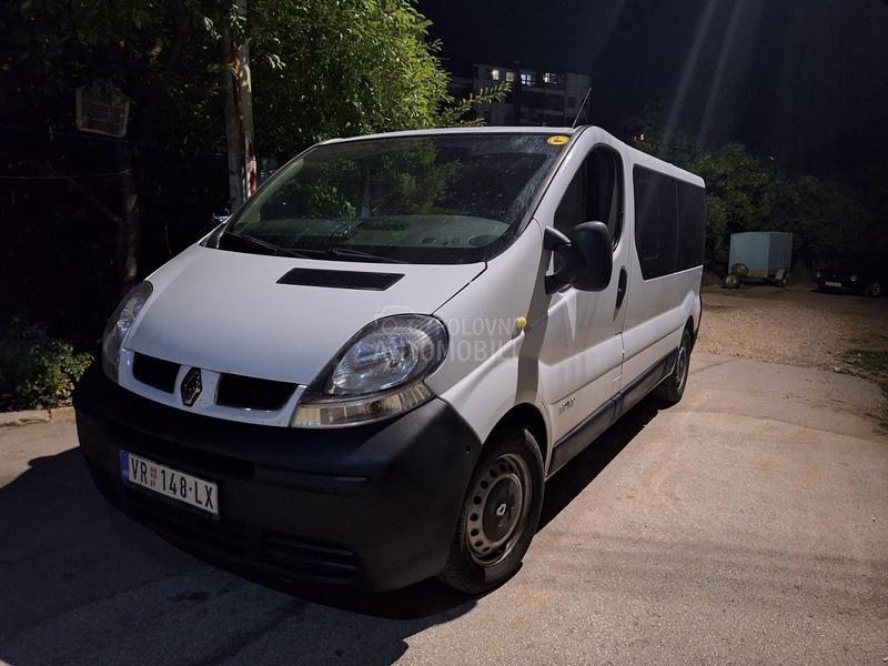 Renault Trafic dci 100 passenger long