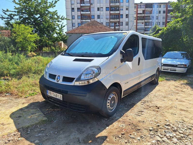 Renault Trafic dci 100 passenger long
