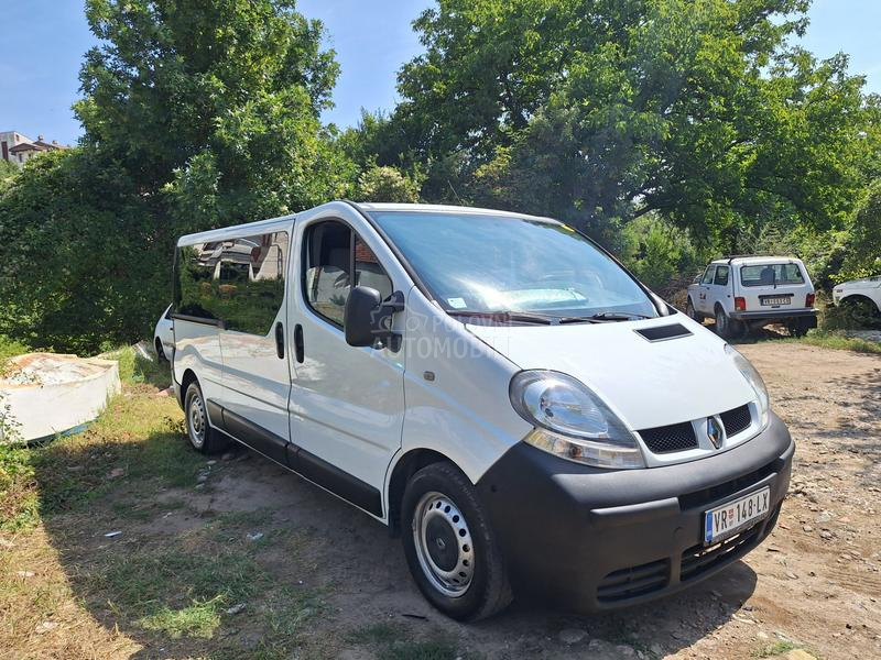 Renault Trafic dci 100 passenger long