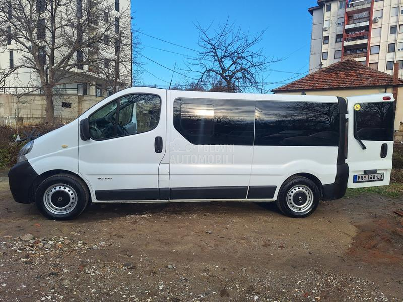 Renault Trafic dci 100 passenger long
