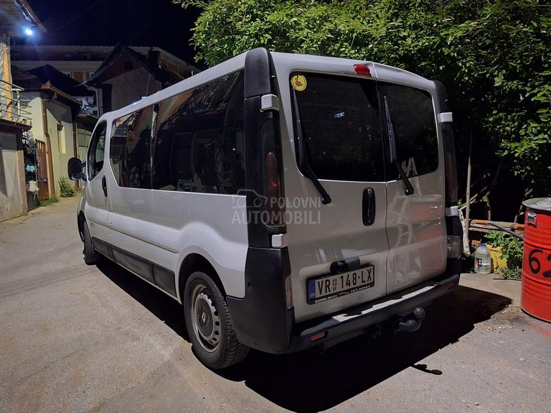 Renault Trafic dci 100 passenger long