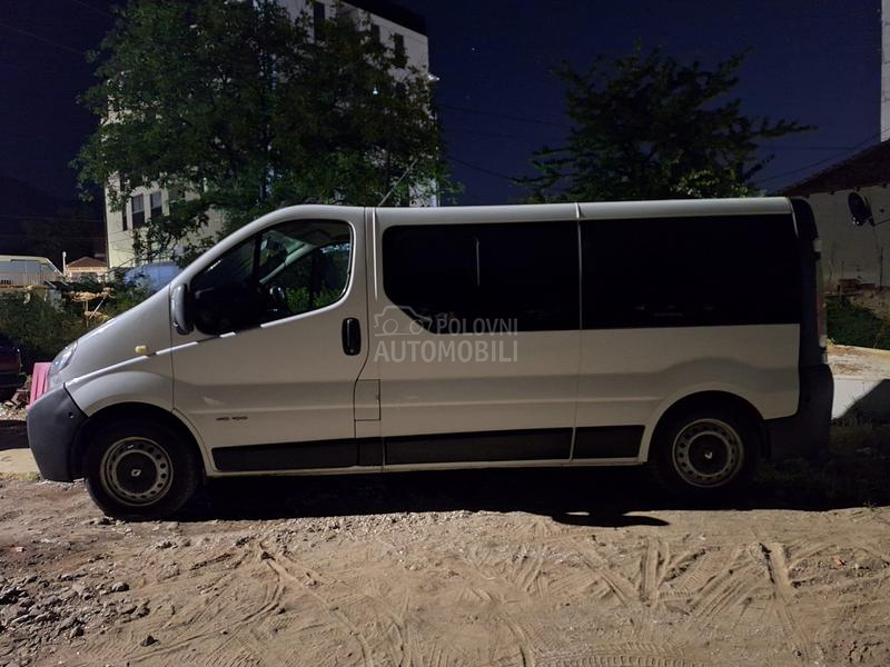 Renault Trafic dci 100 passenger long