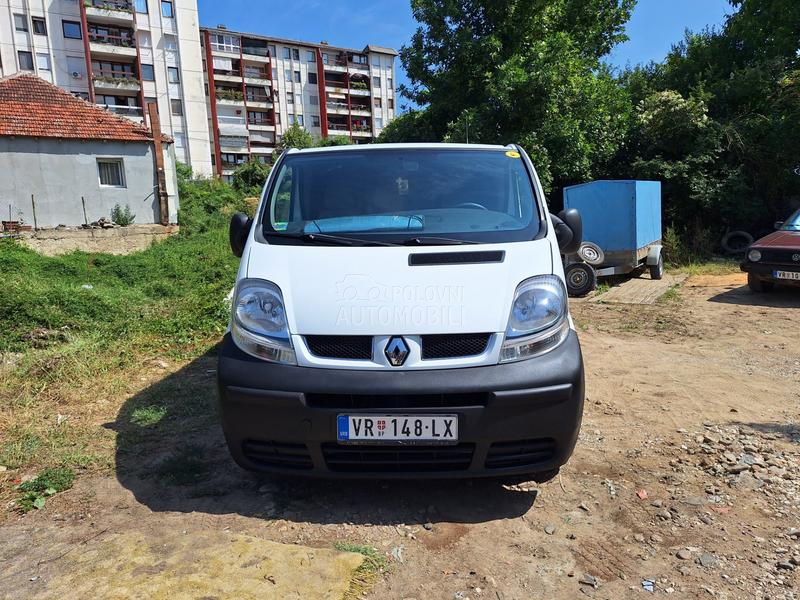 Renault Trafic dci 100 passenger long