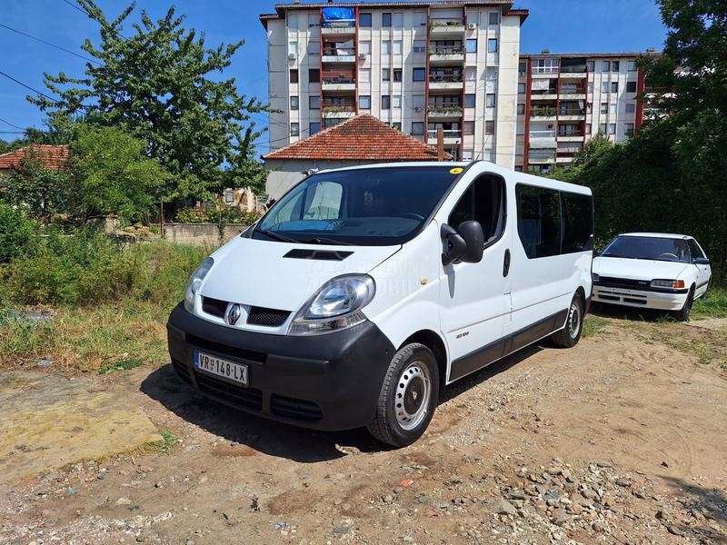 Renault Trafic dci 100 passenger long