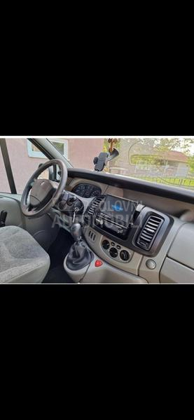 Renault Trafic dci 100 passenger long