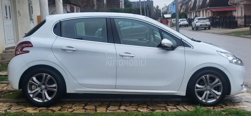 Peugeot 208 1.4 HDI LED-N.A.V.I