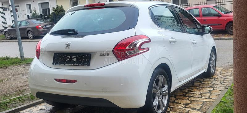 Peugeot 208 1.4 HDI LED-N.A.V.I