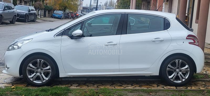 Peugeot 208 1.4 HDI LED-N.A.V.I