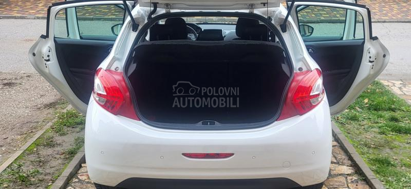 Peugeot 208 1.4 HDI LED-N.A.V.I