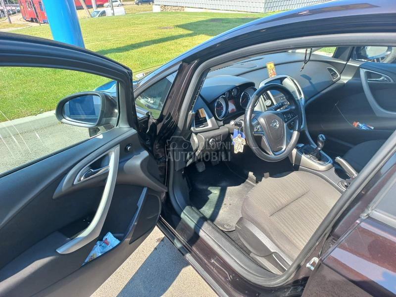 Opel Astra J 