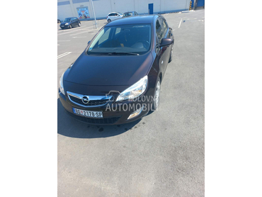 Opel Astra J 