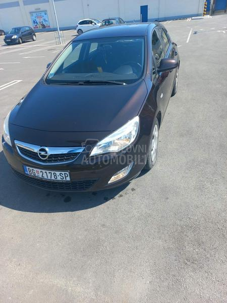 Opel Astra J 