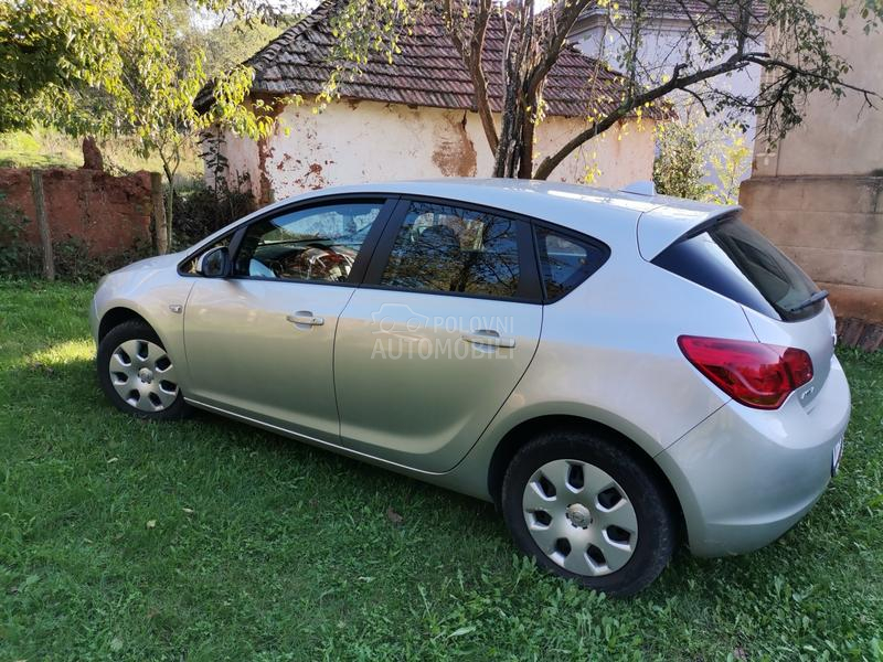 Opel Astra J 1.6