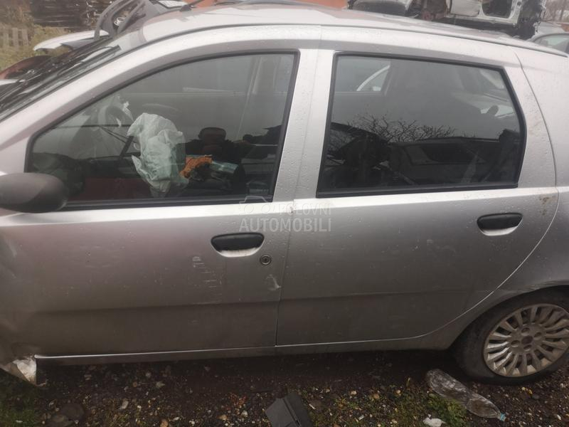 Fiat Punto 2010. god. -  kompletan auto u delovima