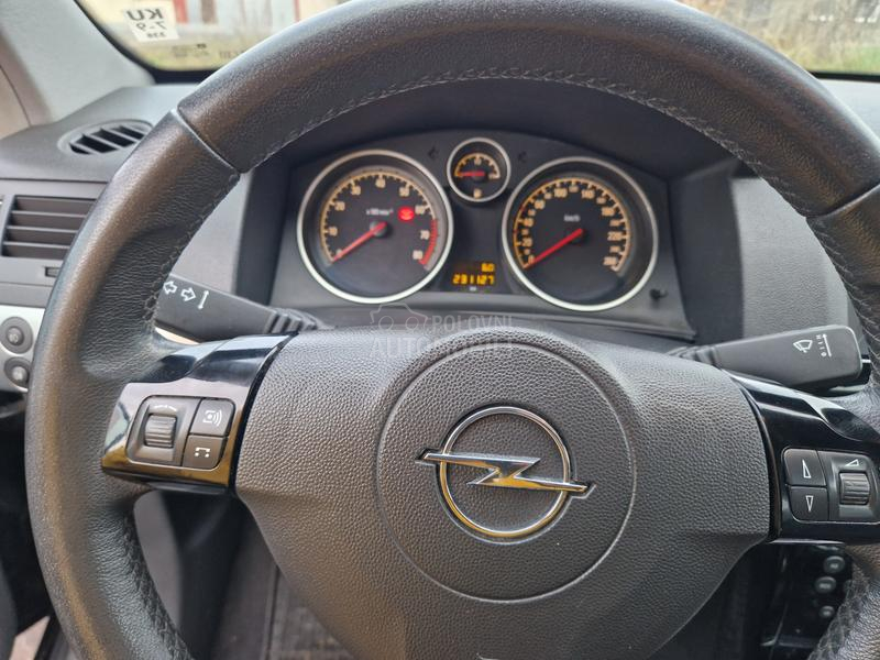 Opel Astra H 1.6  GTC COSMO