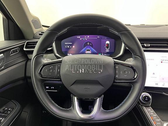 Lynk & Co 01 plug in