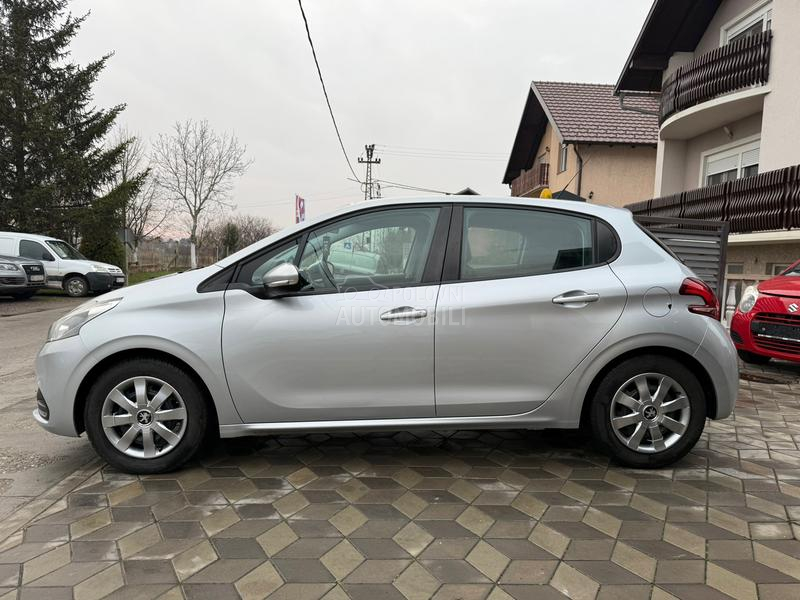 Peugeot 208 1.2 ben /T O P/