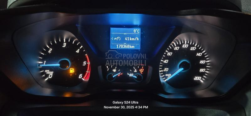 Ford Transit Custom 9 Sedista K L I M A