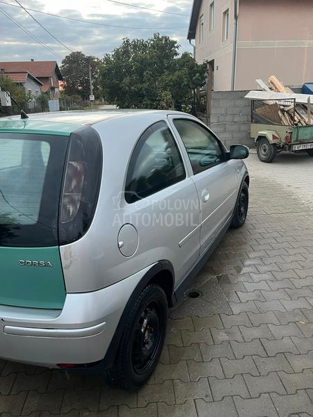 Opel Corsa C -  kompletan auto u delovima
