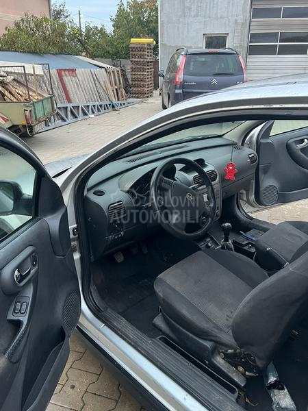 Opel Corsa C -  kompletan auto u delovima