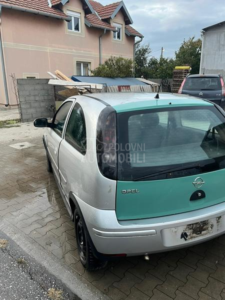 Opel Corsa C -  kompletan auto u delovima