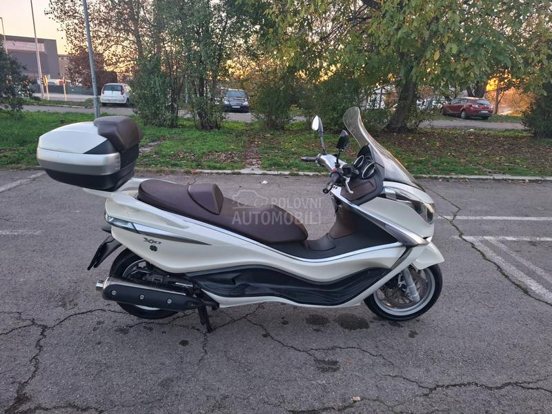 Piaggio X10