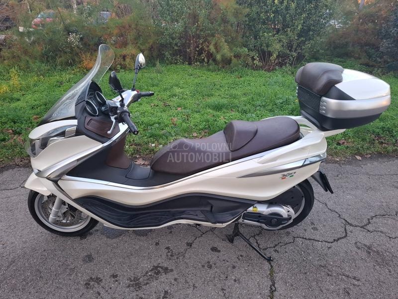Piaggio X10