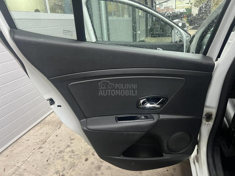 Tapaciri vrata hečbek