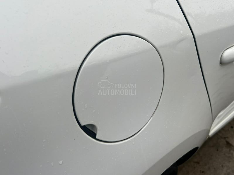 Poklopac rezervoara beli