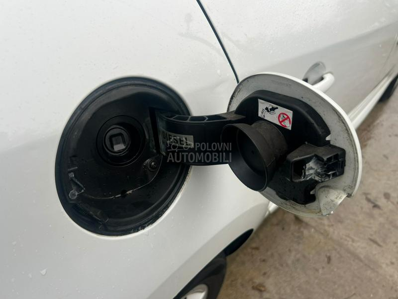 Poklopac rezervoara beli