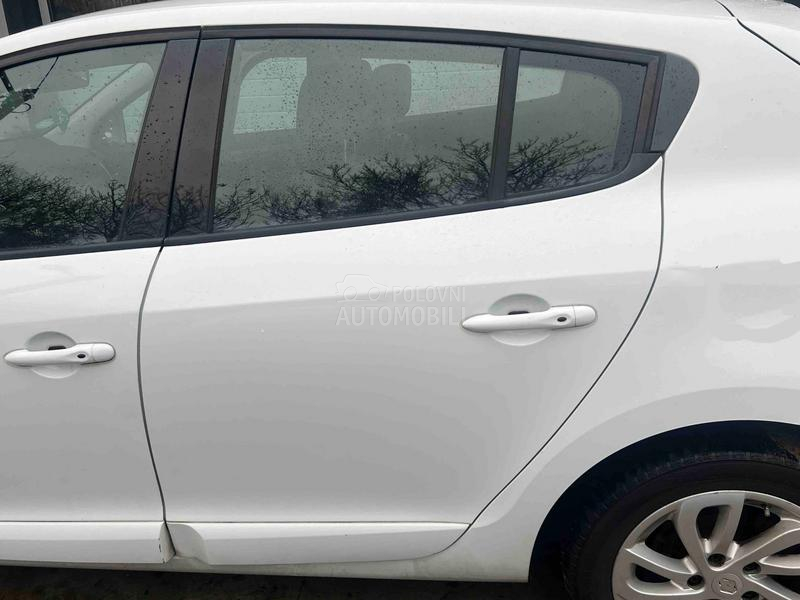 Vrata zadnja leva bela