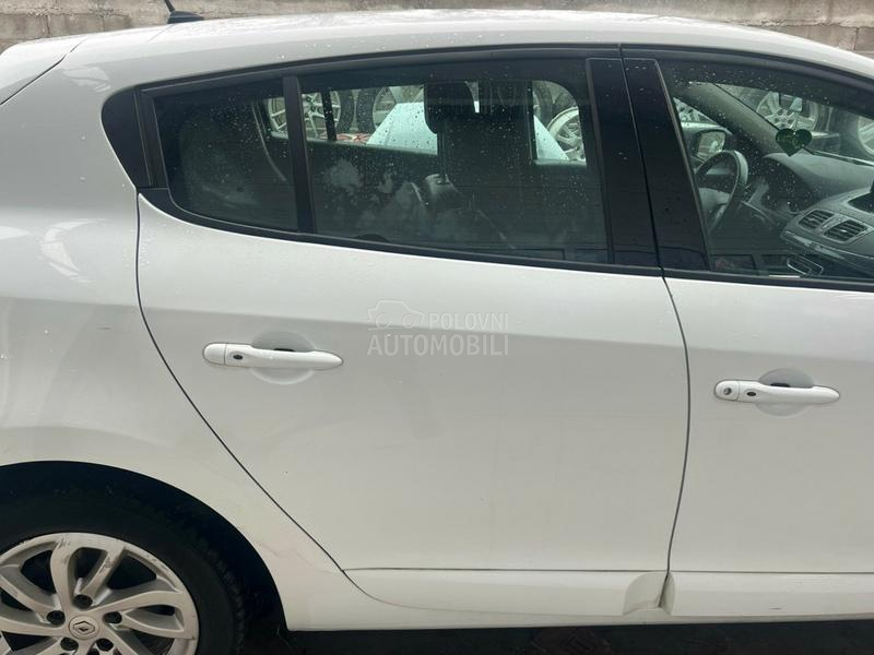 Vrata zadnja desna bela