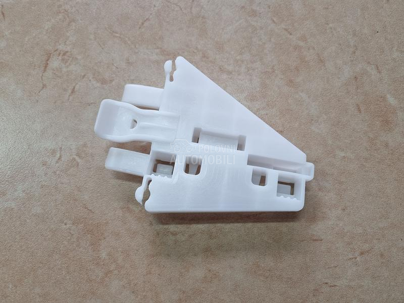 Klizač za podizač stakla