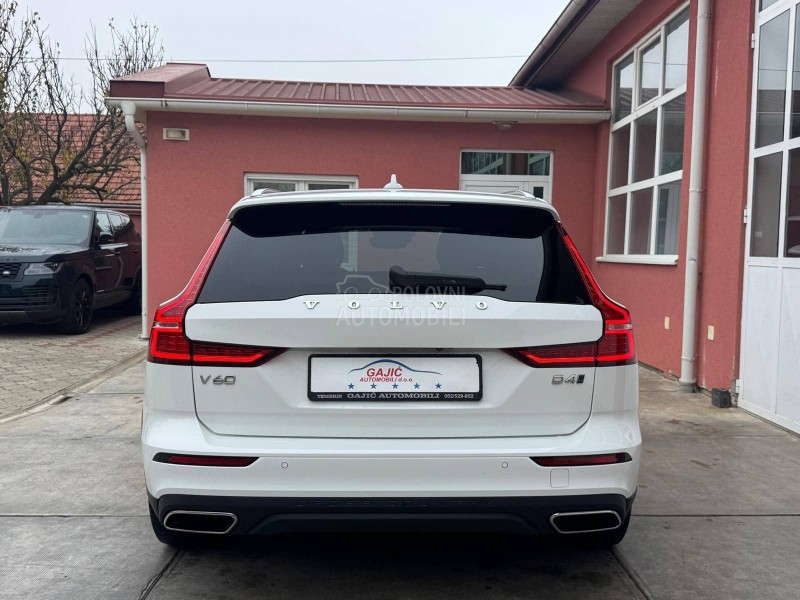 Volvo V60 Cross Country 2.0 D4 AWD